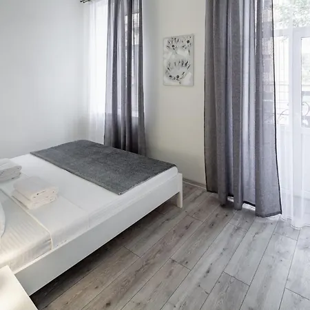 Апартаменти Alfa Kulisha 40